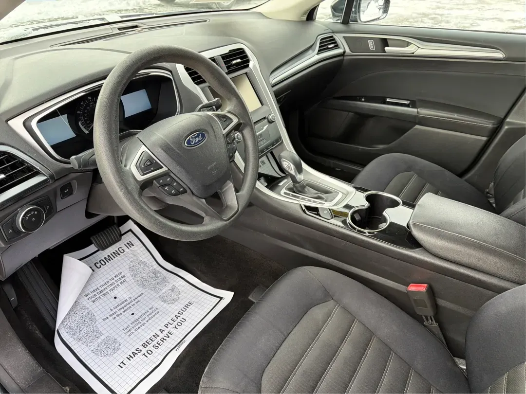 2015 Ford Fusion SE (3FA6P0H78FR) with an 2.5L L4 DOHC 16V engine, Automatic transmission, located at 4508 South Dixie Dr, Moraine, OH, 45439, (937) 908-9800, 39.689976, -84.218452 - Discover the perfect blend of style, comfort, and reliability with this stunning 2015 Ford Fusion SE, available now at Advantage Car and Credit in Moraine, OH! Whether you're commuting to work, shuttling kids to school, or embarking on weekend adventures, this sleek sedan is designed to fit seamless - Photo#9