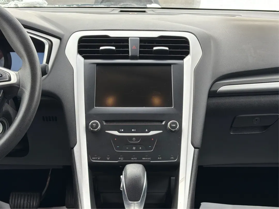 2015 Ford Fusion SE (3FA6P0H78FR) with an 2.5L L4 DOHC 16V engine, Automatic transmission, located at 4508 South Dixie Dr, Moraine, OH, 45439, (937) 908-9800, 39.689976, -84.218452 - Discover the perfect blend of style, comfort, and reliability with this stunning 2015 Ford Fusion SE, available now at Advantage Car and Credit in Moraine, OH! Whether you're commuting to work, shuttling kids to school, or embarking on weekend adventures, this sleek sedan is designed to fit seamless - Photo#12