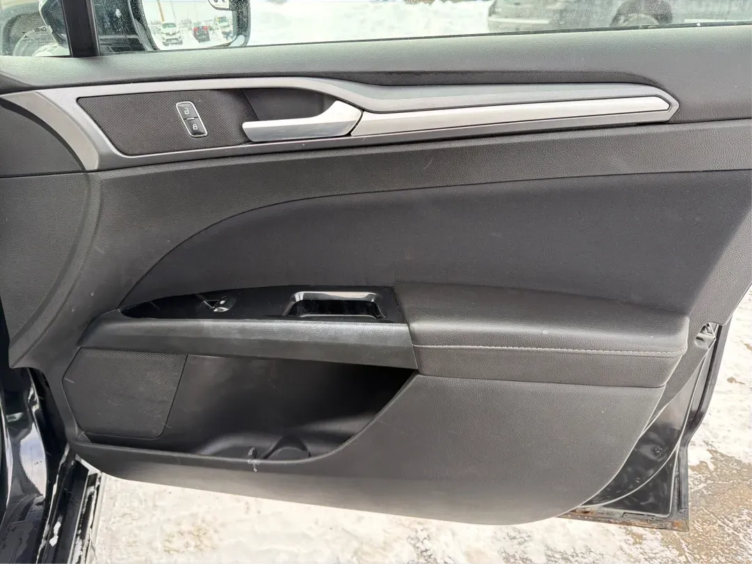 2015 Ford Fusion SE (3FA6P0H78FR) with an 2.5L L4 DOHC 16V engine, Automatic transmission, located at 4508 South Dixie Dr, Moraine, OH, 45439, (937) 908-9800, 39.689976, -84.218452 - Discover the perfect blend of style, comfort, and reliability with this stunning 2015 Ford Fusion SE, available now at Advantage Car and Credit in Moraine, OH! Whether you're commuting to work, shuttling kids to school, or embarking on weekend adventures, this sleek sedan is designed to fit seamless - Photo#19