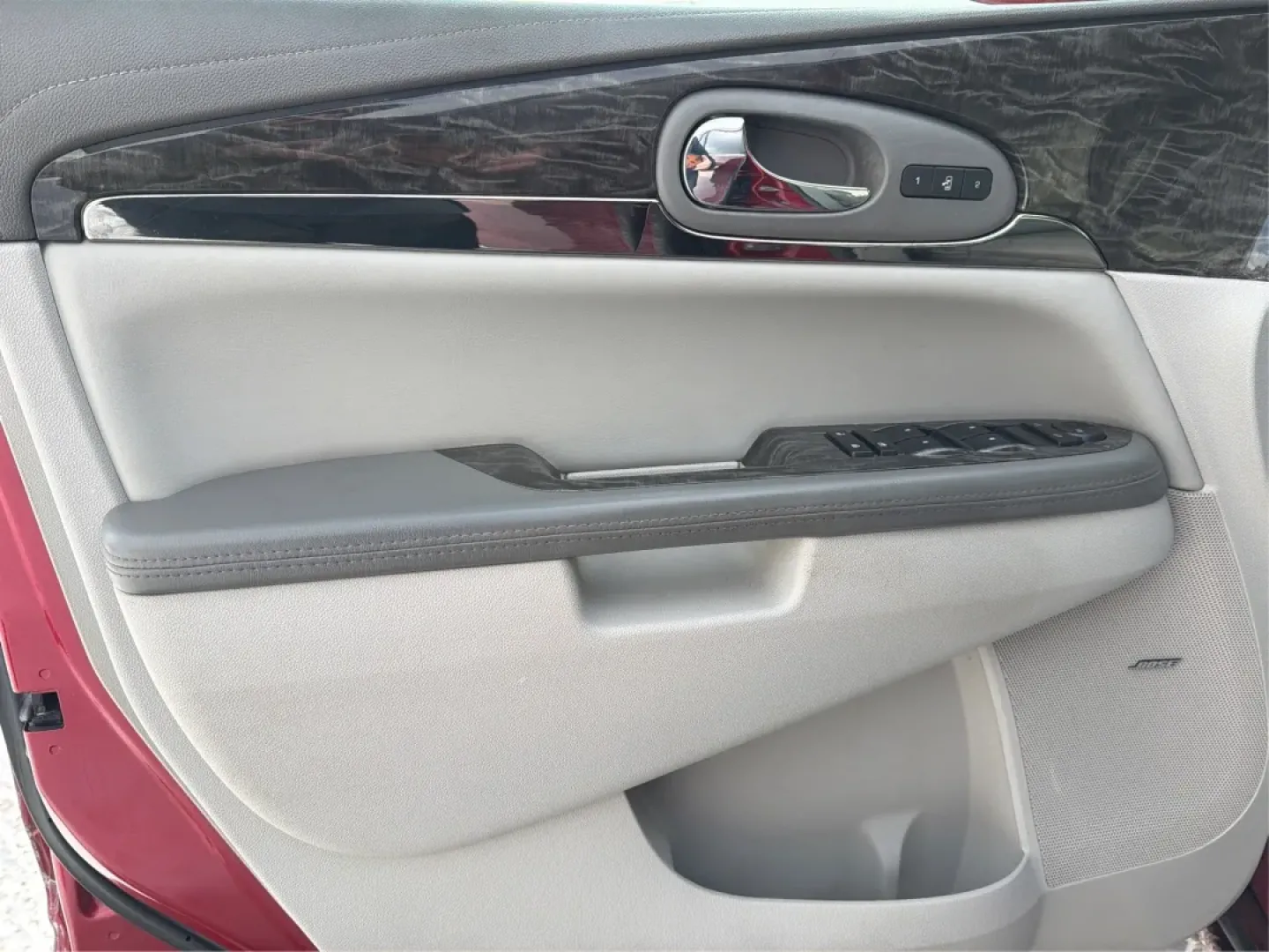 2014 Buick Enclave Leather (5GAKVBKD5EJ) with an 3.6L V-6 gasoline direct injection engine, 6-Speed Automatic Overdrive transmission, located at 880 E. National Road, Vandalia, OH, 45377, (937) 908-9800, 39.891918, -84.183594 - ### Discover Adventure in Style: 2014 Buick Enclave at Advantage Car and Credit<br /> <br /> Are you ready to elevate your family road trips or weekend adventures? The 2014 Buick Enclave, available now at Advantage Car and Credit in Fairborn, OH, is the perfect vehicle for those looking for comfort, - Photo#19