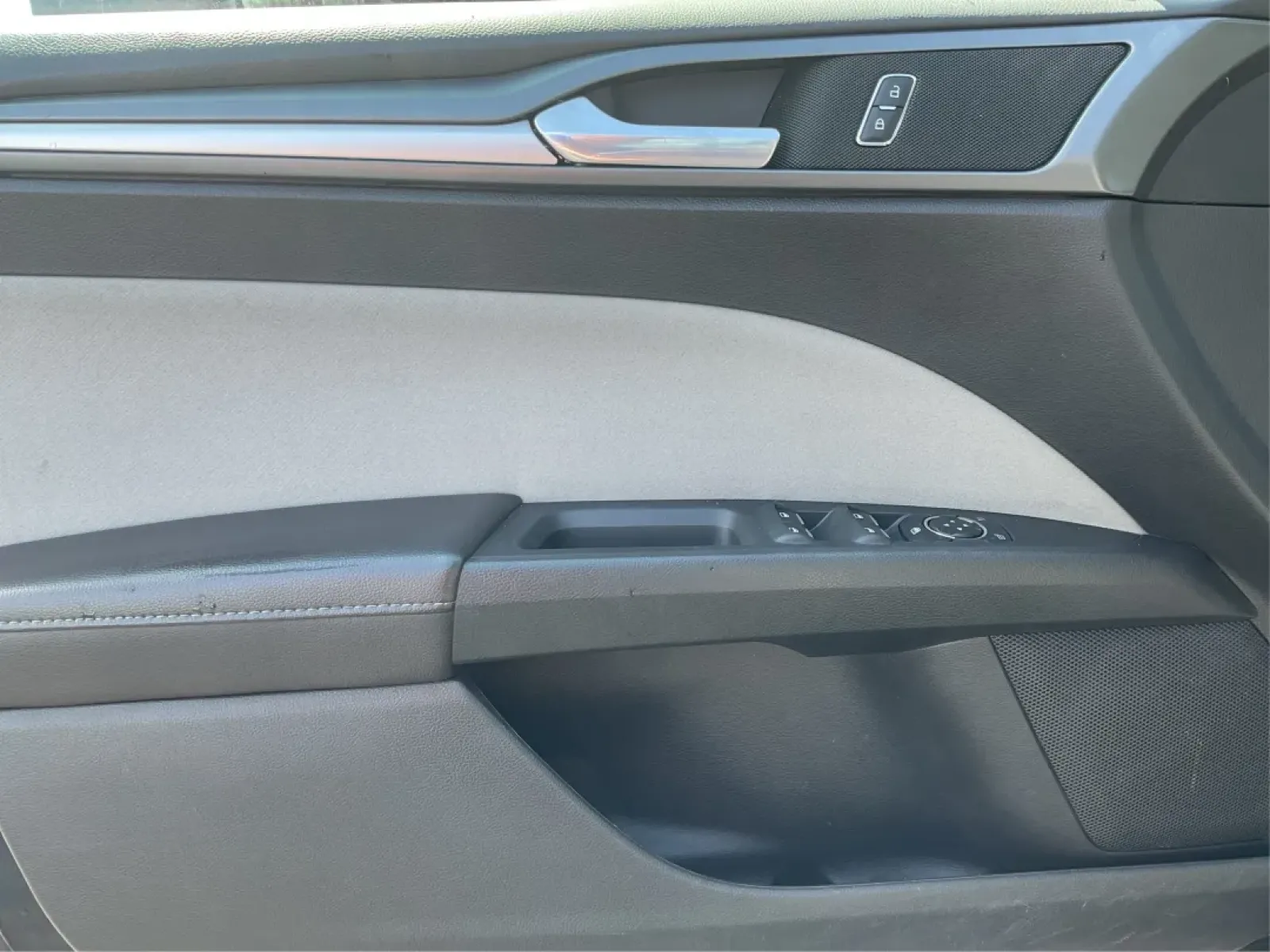 2014 Ford Fusion S (3FA6P0G75ER) with an Duratec 2.5L I-4 DOHC engine, located at 401 Woodman Dr, Riverside, OH, 45431, (937) 908-9800, 39.760899, -84.123421 - **Discover Your Next Adventure with the 2014 Ford Fusion at Advantage Car and Credit!**<br /> <br /> Are you ready to elevate your daily commute or embark on weekend road trips? The 2014 Ford Fusion at Advantage Car and Credit is your perfect companion for both. Its stylish design and dependable per - Photo#17