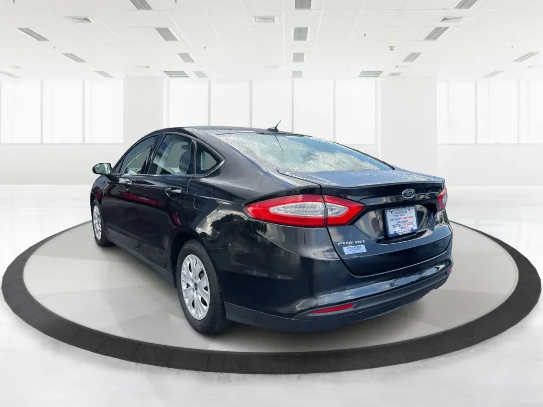 2014 Ford Fusion S (3FA6P0G75ER) with an Duratec 2.5L I-4 DOHC engine, located at 4508 South Dixie Dr, Moraine, OH, 45439, (937) 908-9800, 39.689976, -84.218452 - **Discover Your Next Adventure with the 2014 Ford Fusion at Advantage Car and Credit!**<br /> <br /> Are you ready to elevate your daily commute or embark on weekend road trips? The 2014 Ford Fusion at Advantage Car and Credit is your perfect companion for both. Its stylish design and dependable per - Photo#4