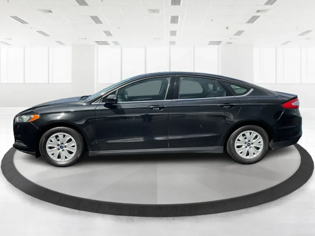 2014 Ford Fusion S (3FA6P0G75ER) with an Duratec 2.5L I-4 DOHC engine, located at 4508 South Dixie Dr, Moraine, OH, 45439, (937) 908-9800, 39.689976, -84.218452 - **Discover Your Next Adventure with the 2014 Ford Fusion at Advantage Car and Credit!**<br /> <br /> Are you ready to elevate your daily commute or embark on weekend road trips? The 2014 Ford Fusion at Advantage Car and Credit is your perfect companion for both. Its stylish design and dependable per - Photo#5
