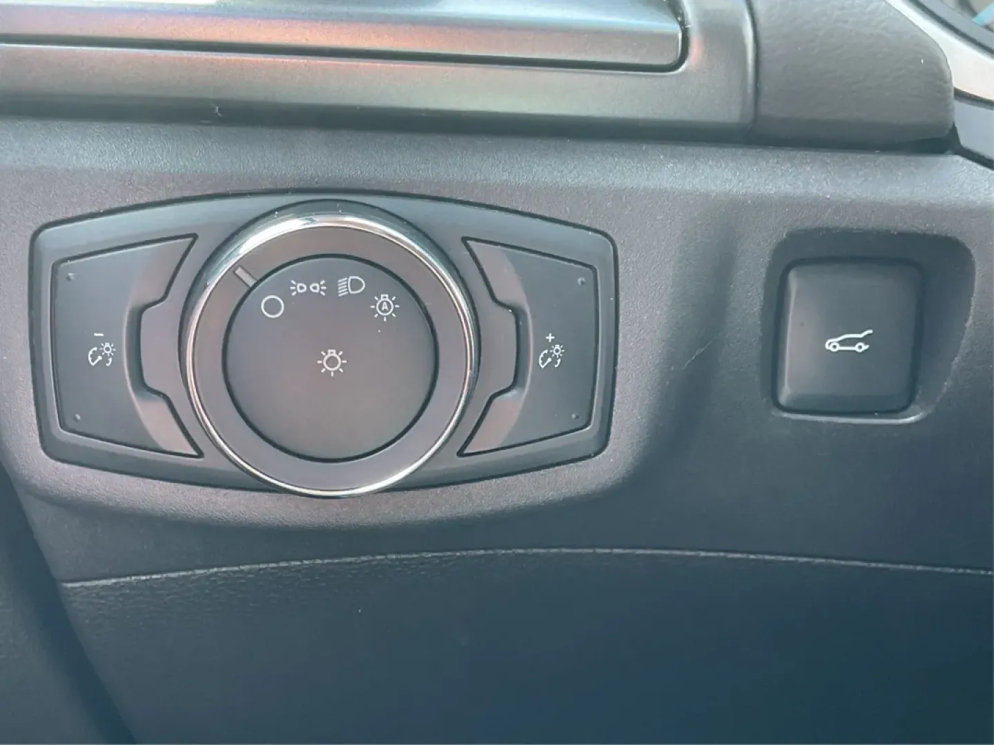 2014 Ford Fusion S (3FA6P0G75ER) with an Duratec 2.5L I-4 DOHC engine, located at 4508 South Dixie Dr, Moraine, OH, 45439, (937) 908-9800, 39.689976, -84.218452 - **Discover Your Next Adventure with the 2014 Ford Fusion at Advantage Car and Credit!**<br /> <br /> Are you ready to elevate your daily commute or embark on weekend road trips? The 2014 Ford Fusion at Advantage Car and Credit is your perfect companion for both. Its stylish design and dependable per - Photo#17