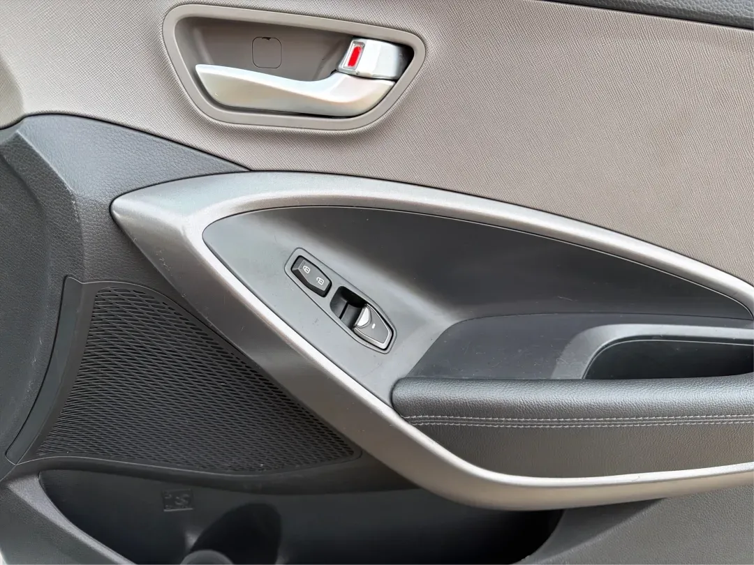 2013 Hyundai Santa Fe Sport (5XYZT3LB2DG) with an Theta II 2.4L I-4 gasoline direct injection engine, 6-Speed Automatic transmission, located at 1184 Kauffman Ave, Fairborn, OH, 45324, (937) 908-9800, 39.807072, -84.030914 - **Adventure Awaits: Drive the 2013 Hyundai Santa Fe Sport in Fairborn, OH!**<br /> <br /> Are you ready to elevate your lifestyle while enjoying the freedom of the open road? Look no further than the stunning 2013 Hyundai Santa Fe Sport, available now at Advantage Car and Credit in Fairborn, OH! Thi - Photo#18