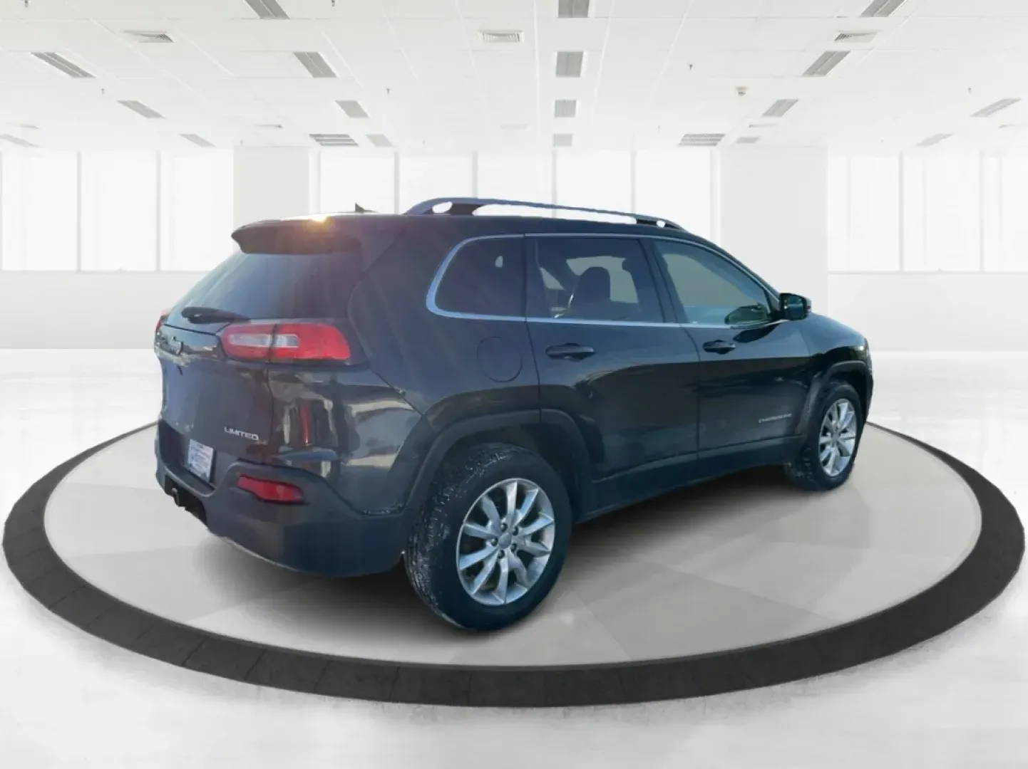 2014 Jeep Cherokee (1C4PJMDS5EW) with an Other engine, located at 1230 East Main St, Xenia, OH, 45385, (937) 908-9800, 39.688026, -83.910172 - Discover the perfect blend of versatility and style with the 2014 Jeep Cherokee Limited, now available at Advantage Car and Credit in Troy, OH! Whether you're navigating the daily grind or embarking on weekend adventures, this crossover SUV is designed to enhance your lifestyle, making it an ideal c - Photo#2