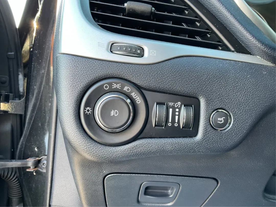 2014 Jeep Cherokee Limited (1C4PJMDS5EW) with an Other engine, located at 1099 N County Rd 25A , Troy, OH, 45373, (937) 908-9800, 40.057079, -84.212883 - Discover the perfect blend of versatility and style with the 2014 Jeep Cherokee Limited, now available at Advantage Car and Credit in Troy, OH! Whether you're navigating the daily grind or embarking on weekend adventures, this crossover SUV is designed to enhance your lifestyle, making it an ideal c - Photo#17