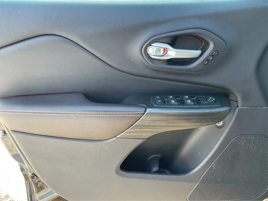 2014 Jeep Cherokee Limited (1C4PJMDS5EW) with an Other engine, located at 1099 N County Rd 25A , Troy, OH, 45373, (937) 908-9800, 40.057079, -84.212883 - Discover the perfect blend of versatility and style with the 2014 Jeep Cherokee Limited, now available at Advantage Car and Credit in Troy, OH! Whether you're navigating the daily grind or embarking on weekend adventures, this crossover SUV is designed to enhance your lifestyle, making it an ideal c - Photo#19