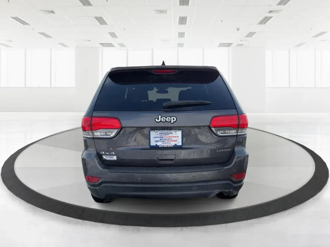 2016 Jeep Grand Cherokee Laredo (1C4RJFAG7GC) with an Pentastar 3.6L V-6 DOHC engine, 8A transmission, located at 1230 East Main St, Xenia, OH, 45385, (937) 908-9800, 39.688026, -83.910172 - ### Experience Adventure in Comfort with the 2016 Jeep Grand Cherokee Laredo <br /> <br /> If you're seeking a vehicle that can handle everything from daily commutes to weekend getaways, look no further than the 2016 Jeep Grand Cherokee Laredo. This robust SUV is perfect for both adventurous spirits - Photo#3