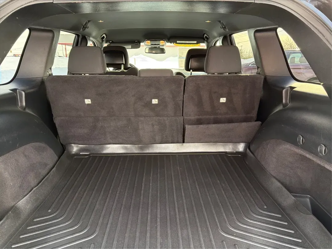 2016 Jeep Grand Cherokee Laredo (1C4RJFAG7GC) with an Pentastar 3.6L V-6 DOHC engine, 8A transmission, located at 1230 East Main St, Xenia, OH, 45385, (937) 908-9800, 39.688026, -83.910172 - ### Experience Adventure in Comfort with the 2016 Jeep Grand Cherokee Laredo <br /> <br /> If you're seeking a vehicle that can handle everything from daily commutes to weekend getaways, look no further than the 2016 Jeep Grand Cherokee Laredo. This robust SUV is perfect for both adventurous spirits - Photo#12