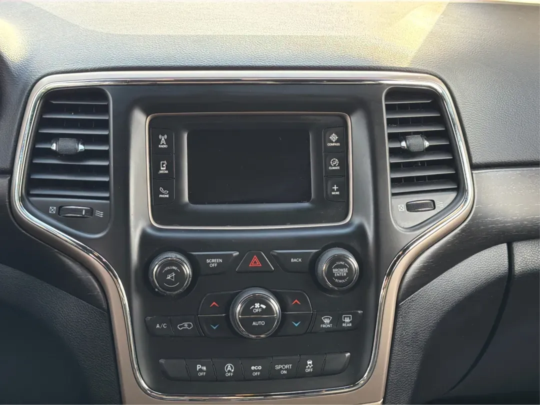 2016 Jeep Grand Cherokee Laredo (1C4RJFAG7GC) with an Pentastar 3.6L V-6 DOHC engine, 8A transmission, located at 1230 East Main St, Xenia, OH, 45385, (937) 908-9800, 39.688026, -83.910172 - ### Experience Adventure in Comfort with the 2016 Jeep Grand Cherokee Laredo <br /> <br /> If you're seeking a vehicle that can handle everything from daily commutes to weekend getaways, look no further than the 2016 Jeep Grand Cherokee Laredo. This robust SUV is perfect for both adventurous spirits - Photo#13