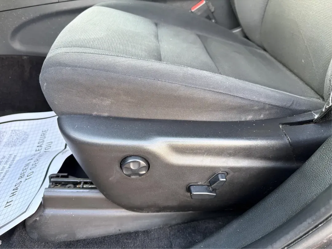 2016 Jeep Grand Cherokee Laredo (1C4RJFAG7GC) with an Pentastar 3.6L V-6 DOHC engine, 8A transmission, located at 1230 East Main St, Xenia, OH, 45385, (937) 908-9800, 39.688026, -83.910172 - ### Experience Adventure in Comfort with the 2016 Jeep Grand Cherokee Laredo <br /> <br /> If you're seeking a vehicle that can handle everything from daily commutes to weekend getaways, look no further than the 2016 Jeep Grand Cherokee Laredo. This robust SUV is perfect for both adventurous spirits - Photo#18