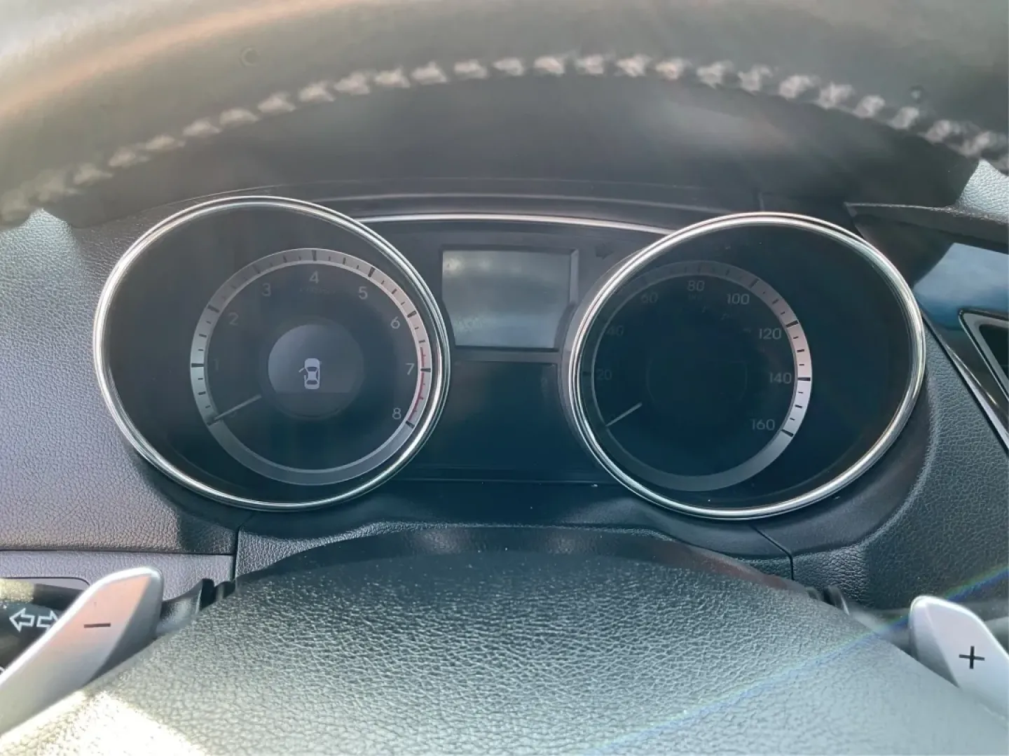 2014 Hyundai Sonata Limited 2.0T (5NPEC4AB3EH) with an 2L I-4 gasoline direct injection engine, 6-Speed Automatic transmission, located at 1951 S Dayton Lakeview Rd., New Carlisle, OH, 45344, (937) 908-9800, 39.890999, -84.050255 - Are you in search of the perfect blend of style, performance, and reliability for your daily commutes or family outings? Look no further! At Advantage Car and Credit in New Carlisle, OH, we proudly present this stunning 2014 Hyundai Sonata Limited 2.0T, a sedan designed for those who appreciate both - Photo#15