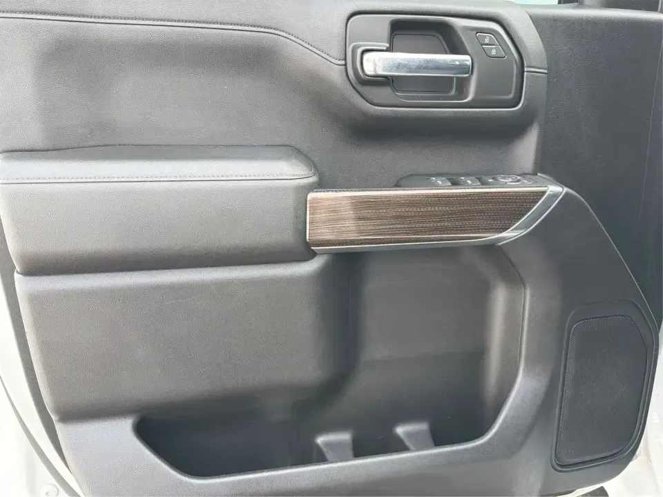 2020 Chevrolet Silverado 1500 4WD Double Cab Standard Bed LT (1GCRYDED6LZ) with an 5.3L V8 OHV 16V engine, 6A transmission, located at 4508 South Dixie Dr, Moraine, OH, 45439, (937) 908-9800, 39.689976, -84.218452 - Are you ready to tackle your next big adventure without breaking the bank? The 2020 Chevrolet Silverado 1500 at Advantage Car and Credit in Piqua, OH, is your ideal companion for weekend getaways, family outings, or simply conquering your daily commute. With its rugged capabilities and comfortable r - Photo#19