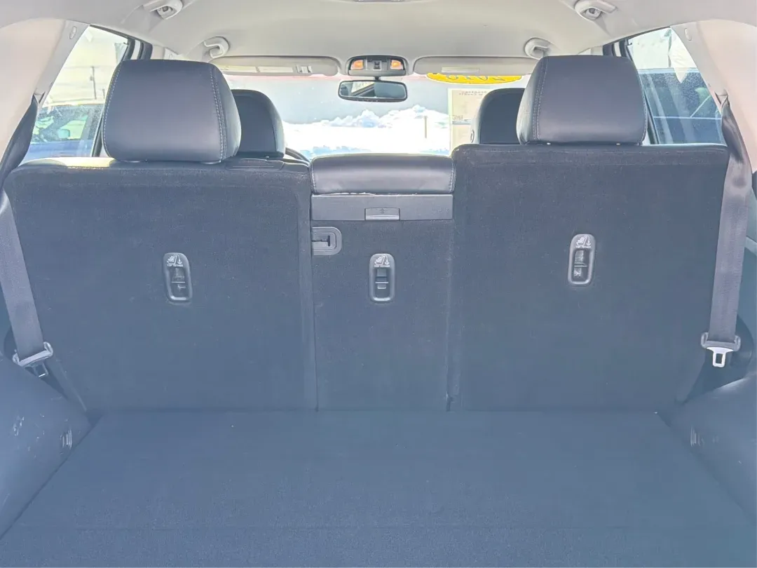 2018 Kia Sorento 2.0T EX (5XYPHDA11JG) with an 2L I-4 gasoline direct injection engine, 6A transmission, located at 880 E. National Road, Vandalia, OH, 45377, (937) 908-9800, 39.891918, -84.183594 - Experience the freedom of adventure with the 2018 Kia Sorento EX, available at Advantage Car and Credit in Vandalia, OH! This SUV is not just a vehicle; it's a companion for families, commuters, and weekend explorers alike. With its robust features and versatile design, the Sorento is perfect for ev - Photo#12