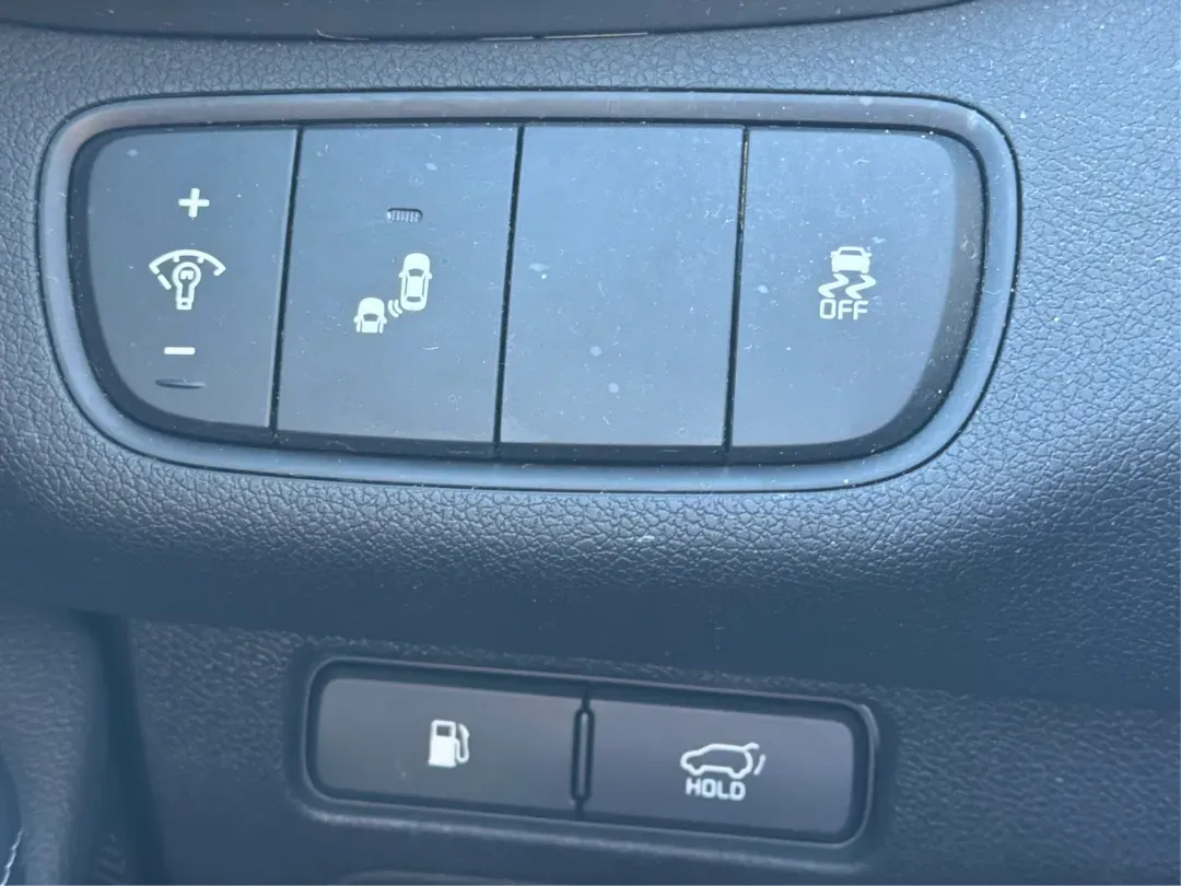 2018 Kia Sorento 2.0T EX (5XYPHDA11JG) with an 2L I-4 gasoline direct injection engine, 6A transmission, located at 880 E. National Road, Vandalia, OH, 45377, (937) 908-9800, 39.891918, -84.183594 - Experience the freedom of adventure with the 2018 Kia Sorento EX, available at Advantage Car and Credit in Vandalia, OH! This SUV is not just a vehicle; it's a companion for families, commuters, and weekend explorers alike. With its robust features and versatile design, the Sorento is perfect for ev - Photo#17