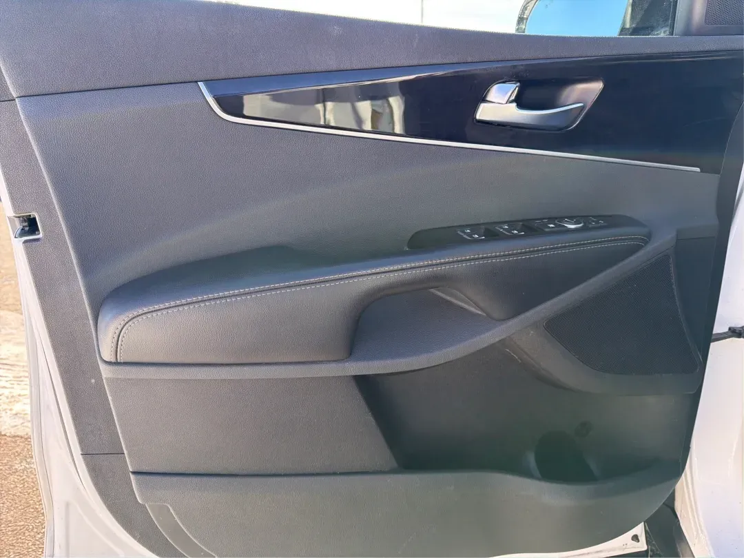 2018 Kia Sorento 2.0T EX (5XYPHDA11JG) with an 2L I-4 gasoline direct injection engine, 6A transmission, located at 880 E. National Road, Vandalia, OH, 45377, (937) 908-9800, 39.891918, -84.183594 - Experience the freedom of adventure with the 2018 Kia Sorento EX, available at Advantage Car and Credit in Vandalia, OH! This SUV is not just a vehicle; it's a companion for families, commuters, and weekend explorers alike. With its robust features and versatile design, the Sorento is perfect for ev - Photo#19