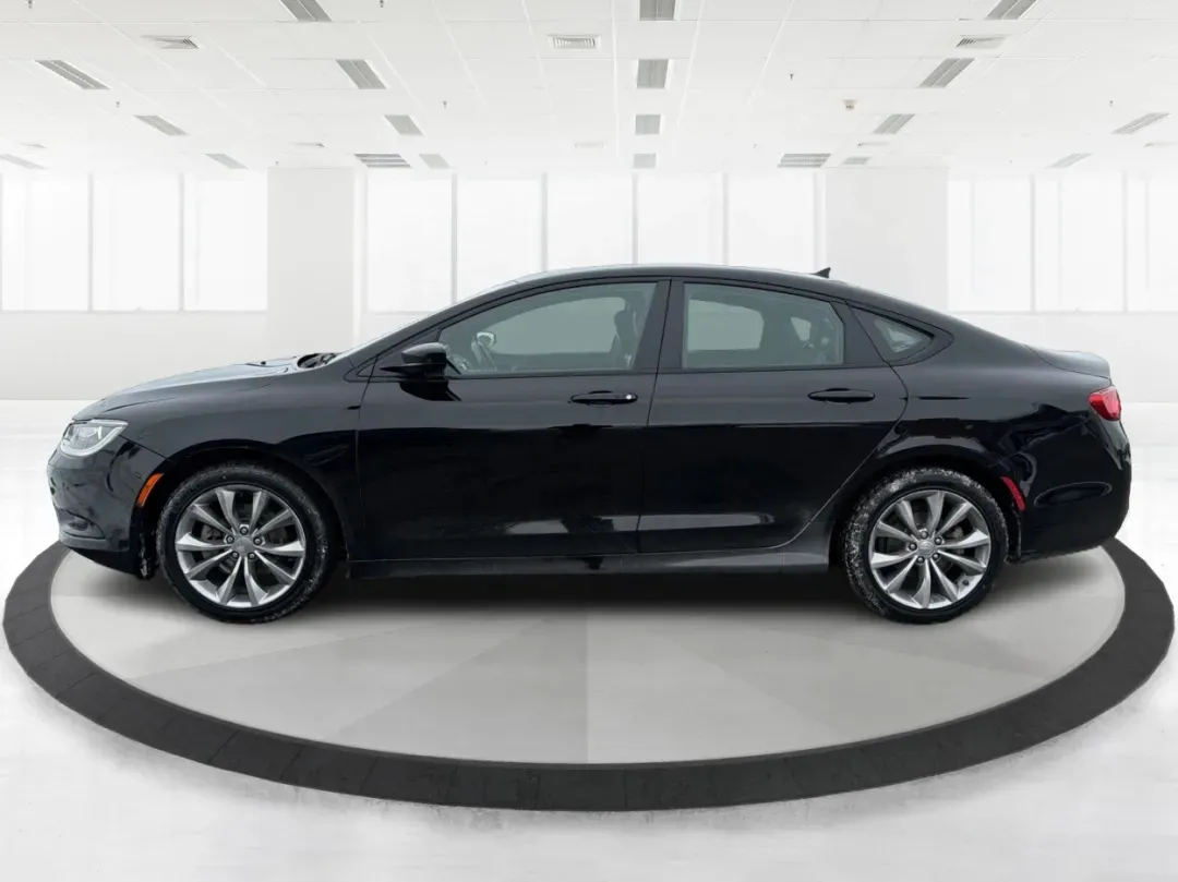 2016 Chrysler 200 S (1C3CCCBB9GN) with an Pentastar 3.6L V-6 DOHC engine, 9A transmission, located at 1951 S Dayton Lakeview Rd., New Carlisle, OH, 45344, (937) 908-9800, 39.890999, -84.050255 - Elevate your driving experience and embrace adventure with the 2016 Chrysler 200 S, now available at Advantage Car and Credit, your trusted Buy Here Pay Here dealership located at 1951 S Dayton-Lakeview Rd, New Carlisle, OH 45344. Whether you're commuting through the bustling streets of New Carlisle - Photo#5