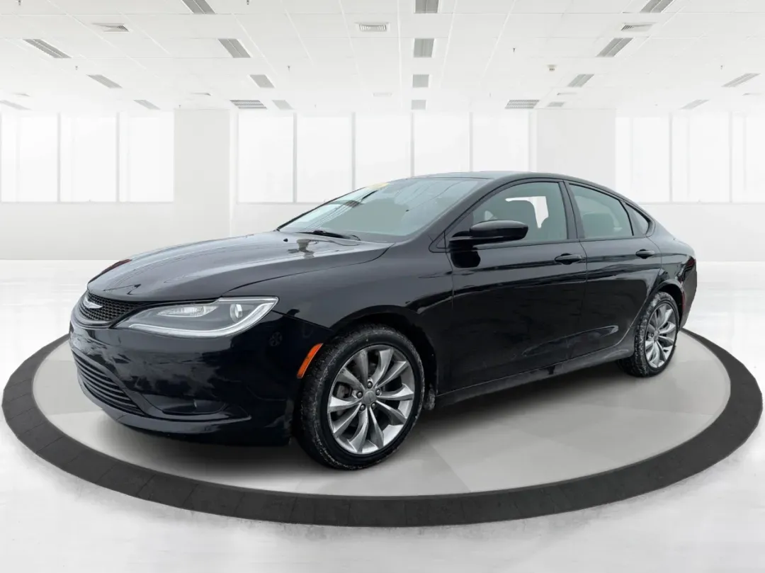 2016 Chrysler 200 S (1C3CCCBB9GN) with an Pentastar 3.6L V-6 DOHC engine, 9A transmission, located at 1951 S Dayton Lakeview Rd., New Carlisle, OH, 45344, (937) 908-9800, 39.890999, -84.050255 - Elevate your driving experience and embrace adventure with the 2016 Chrysler 200 S, now available at Advantage Car and Credit, your trusted Buy Here Pay Here dealership located at 1951 S Dayton-Lakeview Rd, New Carlisle, OH 45344. Whether you're commuting through the bustling streets of New Carlisle - Photo#8