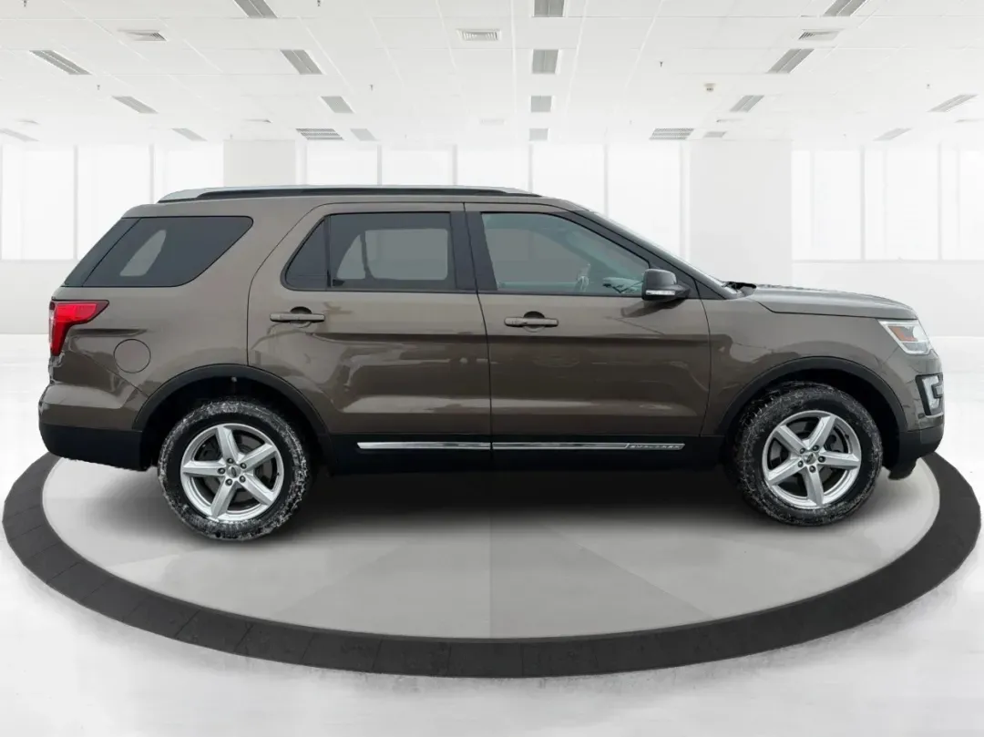 2016 Ford Explorer XLT (1FM5K8D89GG) with an EcoBoost 2.3L I-4 gasoline direct injection engine, 6-Speed Automatic transmission, located at 1951 S Dayton Lakeview Rd., New Carlisle, OH, 45344, (937) 908-9800, 39.890999, -84.050255 - Looking for a versatile and reliable vehicle that can accommodate your family adventures, weekend getaways, and daily commutes? Look no further than the 2016 Ford Explorer XLT, available now at Advantage Car and Credit in New Carlisle, OH. With a spacious interior and advanced technology features, t - Photo#1