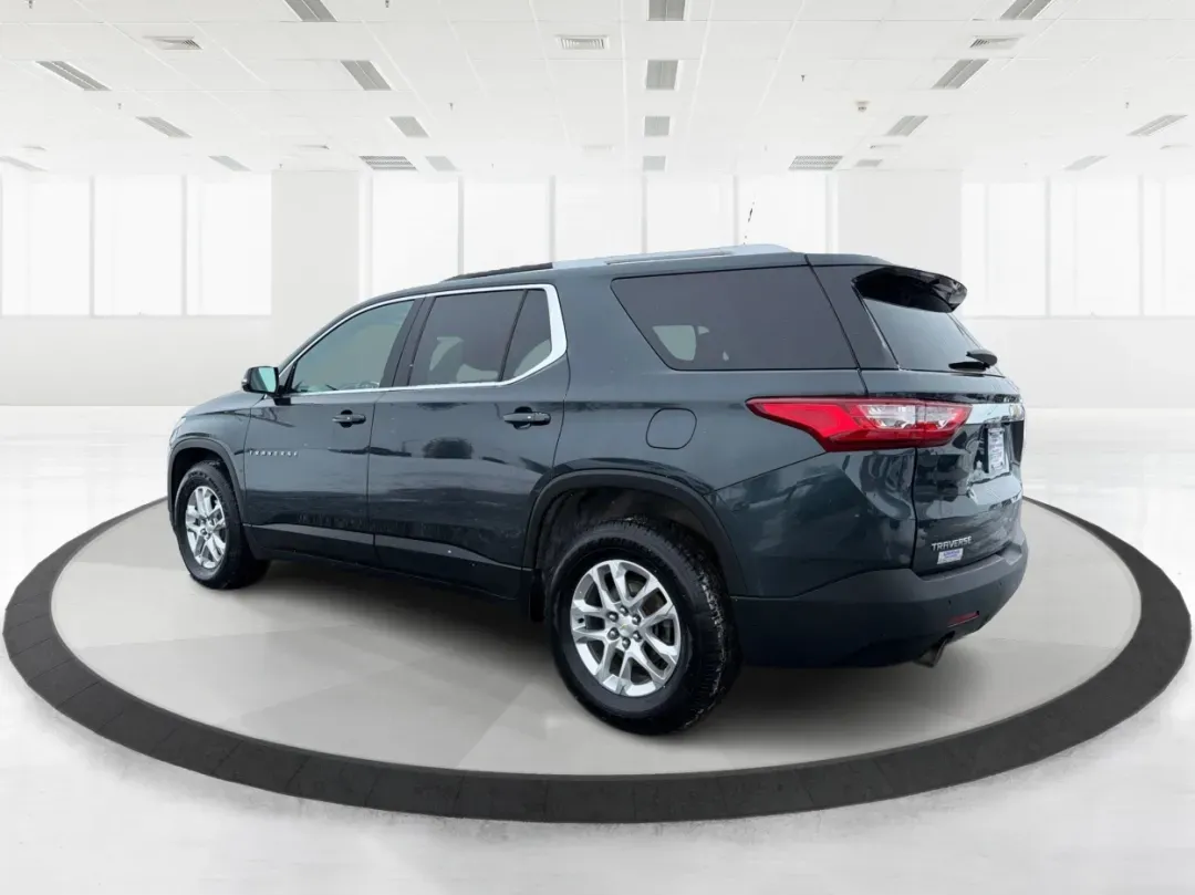 2018 Chevrolet Traverse 1LT (1GNERGKW2JJ) with an 3.6L V-6 gasoline direct injection engine, 9A transmission, located at 1951 S Dayton Lakeview Rd., New Carlisle, OH, 45344, (937) 908-9800, 39.890999, -84.050255 - **Conquer Every Adventure with the 2018 Chevrolet Traverse!** <br /> <br /> Are you ready to embark on exhilarating weekend getaways or tackle the daily grind with the perfect blend of comfort and reliability? Look no further than this stunning 2018 Chevrolet Traverse at Advantage Car and Credit in - Photo#4