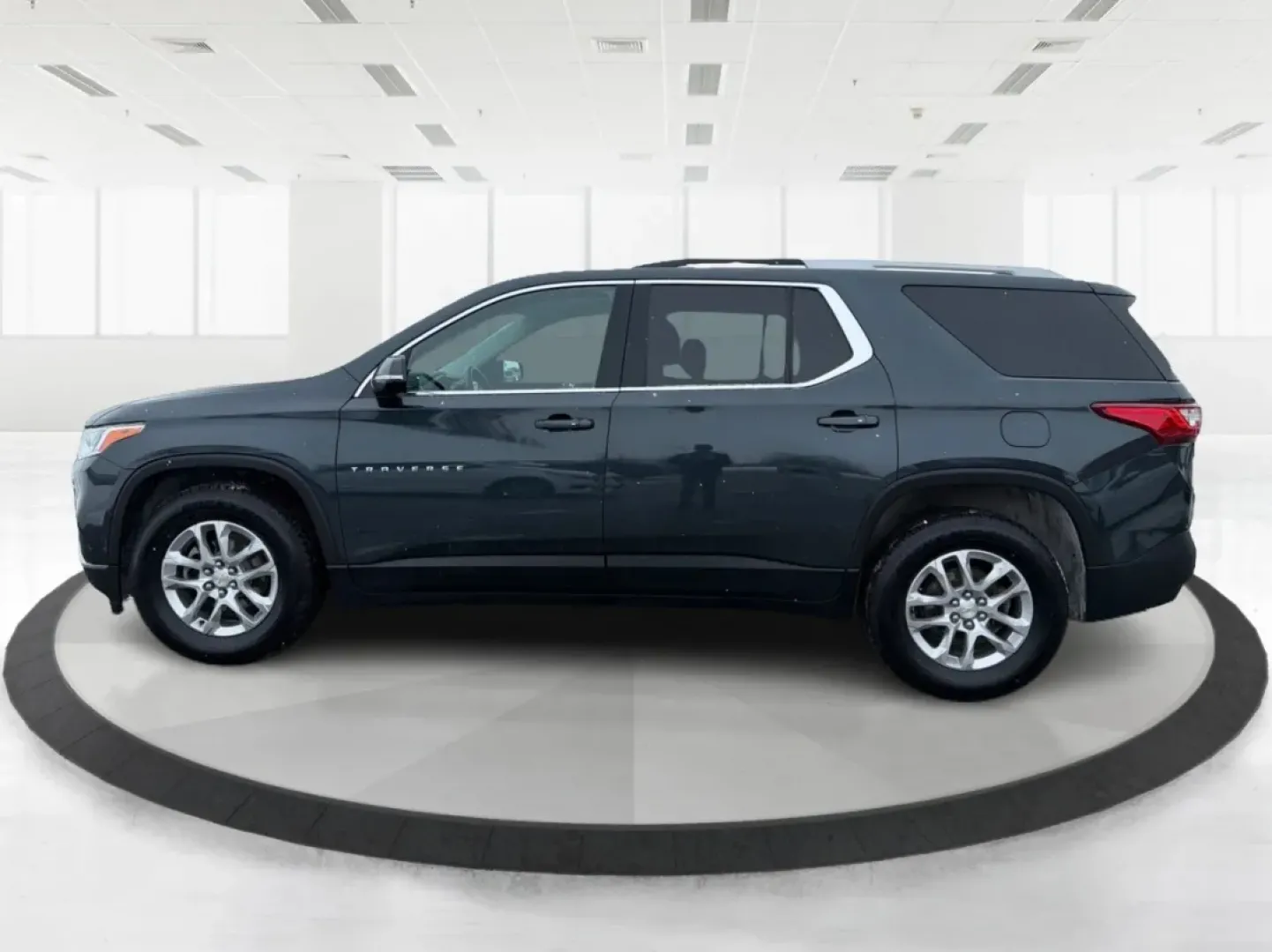 2018 Chevrolet Traverse 1LT (1GNERGKW2JJ) with an 3.6L V-6 gasoline direct injection engine, 9A transmission, located at 1951 S Dayton Lakeview Rd., New Carlisle, OH, 45344, (937) 908-9800, 39.890999, -84.050255 - **Conquer Every Adventure with the 2018 Chevrolet Traverse!** <br /> <br /> Are you ready to embark on exhilarating weekend getaways or tackle the daily grind with the perfect blend of comfort and reliability? Look no further than this stunning 2018 Chevrolet Traverse at Advantage Car and Credit in - Photo#5