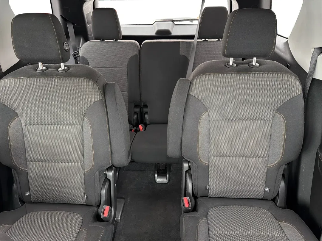 2018 Chevrolet Traverse 1LT (1GNERGKW2JJ) with an 3.6L V-6 gasoline direct injection engine, 9A transmission, located at 1951 S Dayton Lakeview Rd., New Carlisle, OH, 45344, (937) 908-9800, 39.890999, -84.050255 - **Conquer Every Adventure with the 2018 Chevrolet Traverse!** <br /> <br /> Are you ready to embark on exhilarating weekend getaways or tackle the daily grind with the perfect blend of comfort and reliability? Look no further than this stunning 2018 Chevrolet Traverse at Advantage Car and Credit in - Photo#14