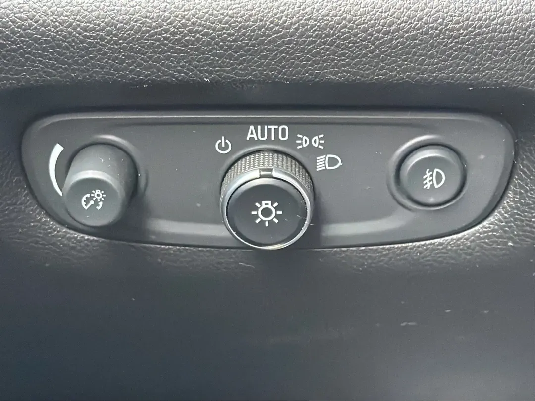 2018 Chevrolet Traverse 1LT (1GNERGKW2JJ) with an 3.6L V-6 gasoline direct injection engine, 9A transmission, located at 1951 S Dayton Lakeview Rd., New Carlisle, OH, 45344, (937) 908-9800, 39.890999, -84.050255 - **Conquer Every Adventure with the 2018 Chevrolet Traverse!** <br /> <br /> Are you ready to embark on exhilarating weekend getaways or tackle the daily grind with the perfect blend of comfort and reliability? Look no further than this stunning 2018 Chevrolet Traverse at Advantage Car and Credit in - Photo#17