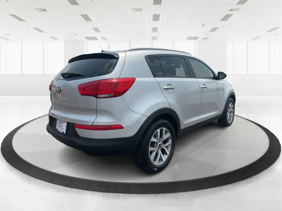 2016 Kia Sportage LX (KNDPBCACXG7) with an Theta II 2.4L I-4 gasoline direct injection engine, located at 1230 East Main St, Xenia, OH, 45385, (937) 908-9800, 39.688026, -83.910172 - Embrace the journey of life with the 2016 Kia Sportage LX, a vehicle designed for those who thrive on adventure and seek comfort in their daily commute. Whether you're navigating the bustling streets of Fairborn, OH, or embarking on a weekend family getaway, this versatile crossover is your perfect - Photo#2