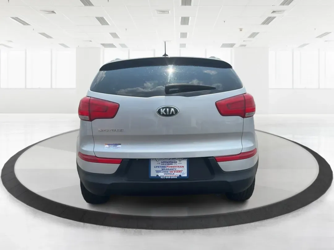 2016 Kia Sportage LX (KNDPBCACXG7) with an Theta II 2.4L I-4 gasoline direct injection engine, located at 1230 East Main St, Xenia, OH, 45385, (937) 908-9800, 39.688026, -83.910172 - Embrace the journey of life with the 2016 Kia Sportage LX, a vehicle designed for those who thrive on adventure and seek comfort in their daily commute. Whether you're navigating the bustling streets of Fairborn, OH, or embarking on a weekend family getaway, this versatile crossover is your perfect - Photo#3