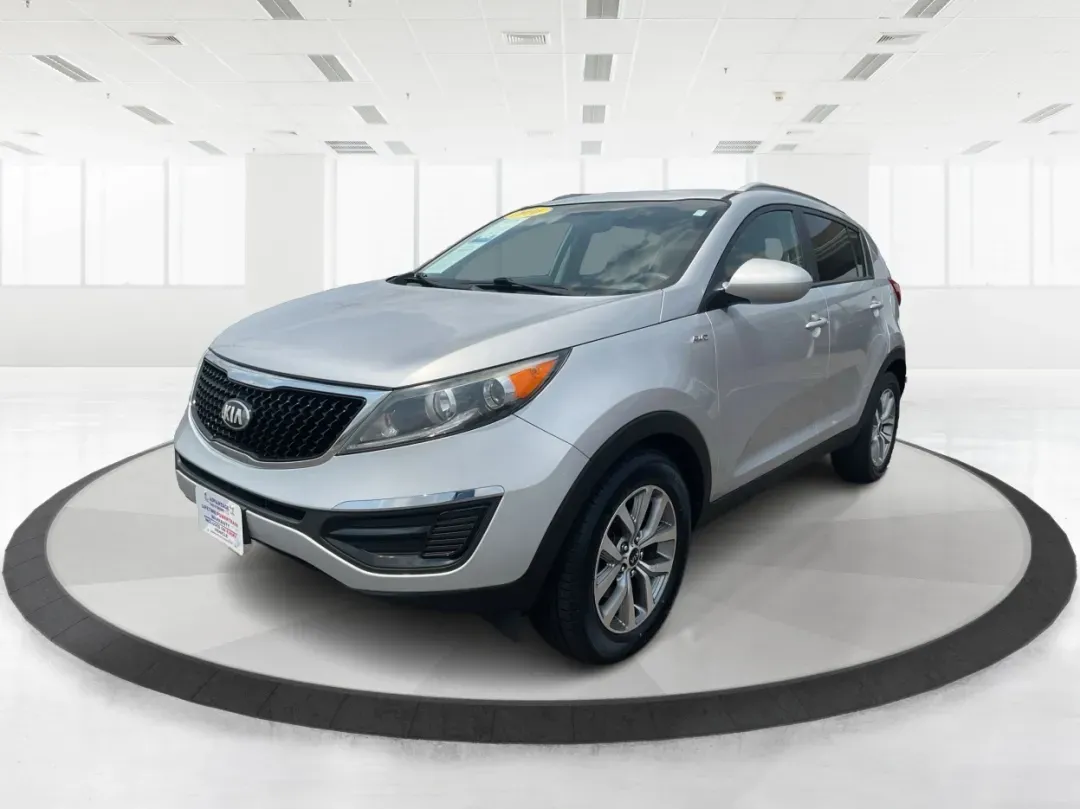 2016 Kia Sportage LX (KNDPBCACXG7) with an Theta II 2.4L I-4 gasoline direct injection engine, located at 1230 East Main St, Xenia, OH, 45385, (937) 908-9800, 39.688026, -83.910172 - Embrace the journey of life with the 2016 Kia Sportage LX, a vehicle designed for those who thrive on adventure and seek comfort in their daily commute. Whether you're navigating the bustling streets of Fairborn, OH, or embarking on a weekend family getaway, this versatile crossover is your perfect - Photo#8