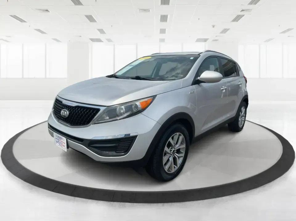 2016 Kia Sportage LX (KNDPBCACXG7) with an Theta II 2.4L I-4 gasoline direct injection engine, 6-Speed Automatic transmission, located at 1230 East Main St, Xenia, OH, 45385, (937) 908-9800, 39.688026, -83.910172 - Embrace the journey of life with the 2016 Kia Sportage LX, a vehicle designed for those who thrive on adventure and seek comfort in their daily commute. Whether you're navigating the bustling streets of Fairborn, OH, or embarking on a weekend family getaway, this versatile crossover is your perfect - Photo#8