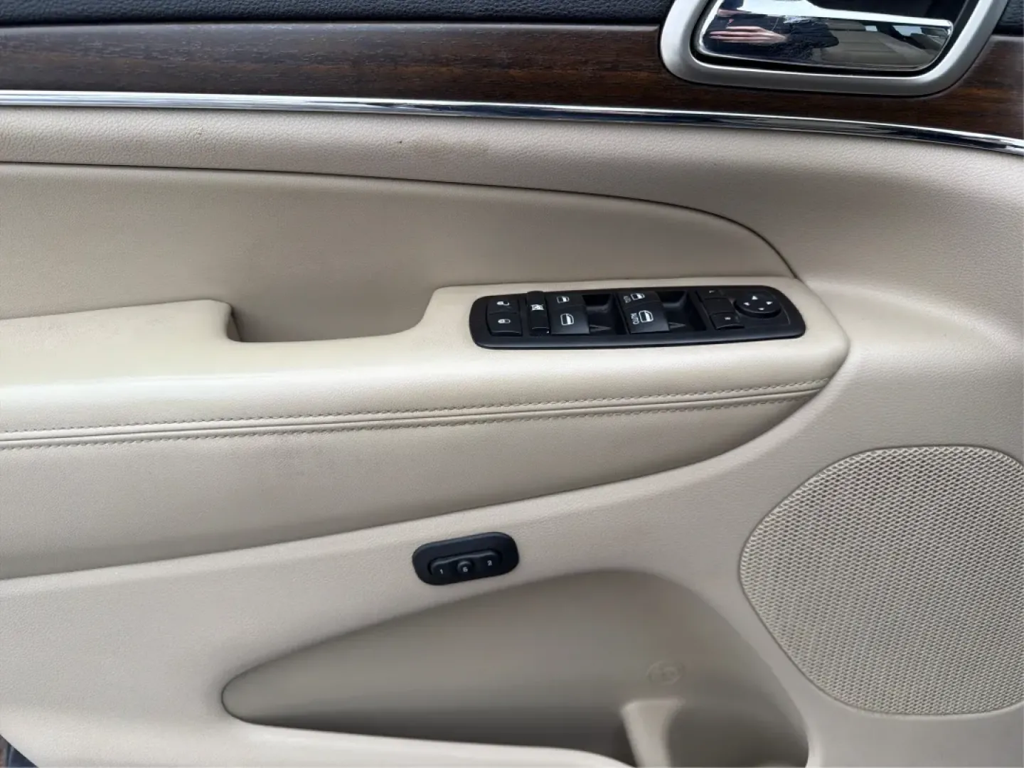 2015 Jeep Grand Cherokee Limited (1C4RJFBG1FC) with an Other engine, located at 1099 N County Rd 25A , Troy, OH, 45373, (937) 908-9800, 40.057079, -84.212883 - Are you ready to elevate your driving experience? Whether you're tackling the daily commute, embarking on family road trips, or exploring off-the-beaten-path adventures, the 2015 Jeep Grand Cherokee Limited is your ultimate companion. This rugged yet refined SUV combines luxury and functionality, ma - Photo#19