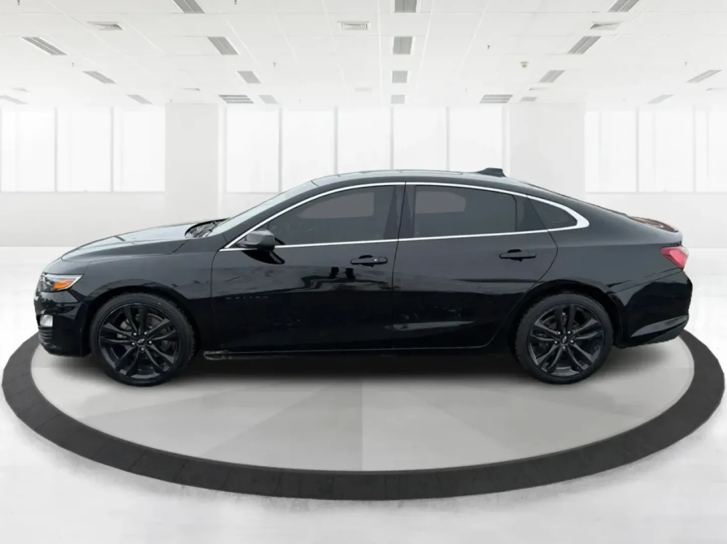 2020 Chevrolet Malibu FWD LT (1G1ZD5ST9LF) with an ECOTEC 1.5L I-4 gasoline direct injection engine, 6A transmission, located at 1184 Kauffman Ave, Fairborn, OH, 45324, (937) 908-9800, 39.807072, -84.030914 - ### Discover the 2020 Chevrolet Malibu LT: Your Perfect Commuter and Family Sedan!<br /> <br /> Are you searching for a reliable vehicle that blends comfort and efficiency for your daily commute or family outings? Look no further than the 2020 Chevrolet Malibu LT available at Advantage Car and Credi - Photo#5