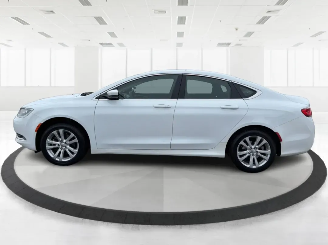 2015 Chrysler 200 Limited (1C3CCCAB2FN) with an 3.6L V-6 DOHC engine, 9-Speed Automatic transmission, located at 1184 Kauffman Ave, Fairborn, OH, 45324, (937) 908-9800, 39.807072, -84.030914 - Are you in the market for a reliable sedan that seamlessly blends comfort, performance, and style? Look no further! At Advantage Car and Credit in Fairborn, OH, we present a fantastic opportunity for you to own the 2015 Chrysler 200 Limited. This vehicle is not just a car; it's your perfect companio - Photo#5