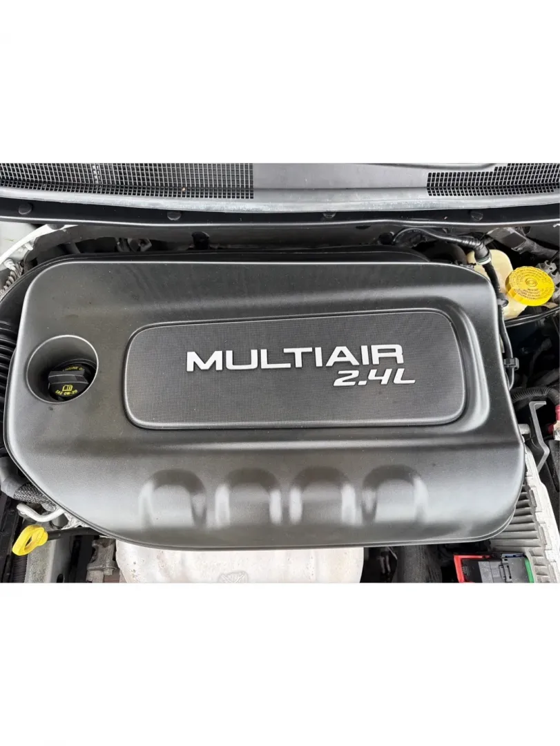 2015 Chrysler 200 Limited (1C3CCCAB2FN) with an 3.6L V-6 DOHC engine, 9-Speed Automatic transmission, located at 1184 Kauffman Ave, Fairborn, OH, 45324, (937) 908-9800, 39.807072, -84.030914 - Are you in the market for a reliable sedan that seamlessly blends comfort, performance, and style? Look no further! At Advantage Car and Credit in Fairborn, OH, we present a fantastic opportunity for you to own the 2015 Chrysler 200 Limited. This vehicle is not just a car; it's your perfect companio - Photo#11