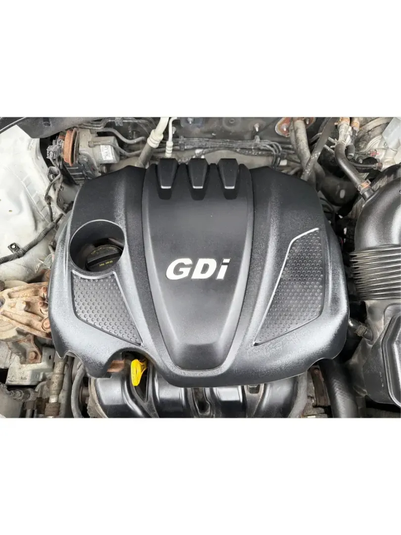 2014 Kia Sorento LX (5XYKT3A64EG) with an 2.4L I-4 gasoline direct injection engine, 6-Speed Automatic transmission, located at 4508 South Dixie Dr, Moraine, OH, 45439, (937) 908-9800, 39.689976, -84.218452 - **Discover the 2014 Kia Sorento LX: Your Family's Perfect Adventure Companion!**<br /> <br /> Are you searching for a reliable SUV that effortlessly blends comfort, style, and functionality? Look no further than the 2014 Kia Sorento LX, available at Advantage Car and Credit in Troy, OH. This spaciou - Photo#11