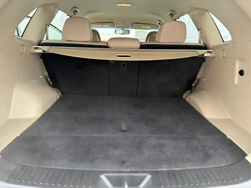 2014 Kia Sorento LX (5XYKT3A64EG) with an 2.4L I-4 gasoline direct injection engine, 6-Speed Automatic transmission, located at 4508 South Dixie Dr, Moraine, OH, 45439, (937) 908-9800, 39.689976, -84.218452 - **Discover the 2014 Kia Sorento LX: Your Family's Perfect Adventure Companion!**<br /> <br /> Are you searching for a reliable SUV that effortlessly blends comfort, style, and functionality? Look no further than the 2014 Kia Sorento LX, available at Advantage Car and Credit in Troy, OH. This spaciou - Photo#12