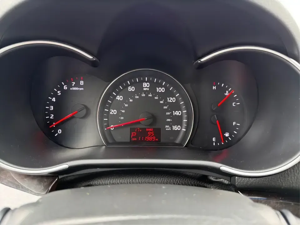 2014 Kia Sorento LX (5XYKT3A64EG) with an 2.4L I-4 gasoline direct injection engine, 6-Speed Automatic transmission, located at 4508 South Dixie Dr, Moraine, OH, 45439, (937) 908-9800, 39.689976, -84.218452 - **Discover the 2014 Kia Sorento LX: Your Family's Perfect Adventure Companion!**<br /> <br /> Are you searching for a reliable SUV that effortlessly blends comfort, style, and functionality? Look no further than the 2014 Kia Sorento LX, available at Advantage Car and Credit in Troy, OH. This spaciou - Photo#15