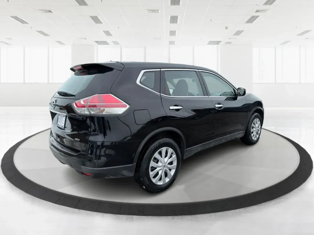 2015 Nissan Rogue S (KNMAT2MV8FP) with an 2.5L I-4 DOHC engine, Continuously Variable Transmission transmission, located at 880 E. National Road, Vandalia, OH, 45377, (937) 908-9800, 39.891918, -84.183594 - **Discover Your Next Adventure with the 2015 Nissan Rogue at Advantage Car and Credit - Vandalia!**<br /> <br /> Are you ready to elevate your driving experience? Whether you're a growing family in need of a reliable vehicle, a commuter craving comfort, or an adventure-seeker looking for your next r - Photo#2