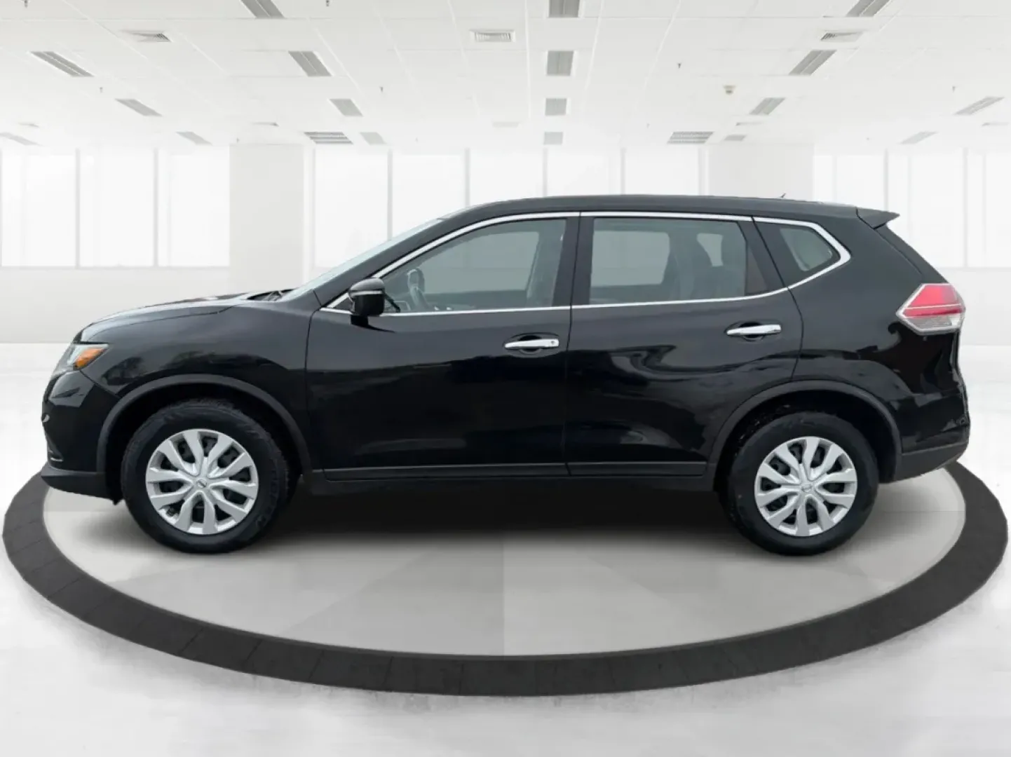 2015 Nissan Rogue S (KNMAT2MV8FP) with an 2.5L I-4 DOHC engine, Continuously Variable Transmission transmission, located at 880 E. National Road, Vandalia, OH, 45377, (937) 908-9800, 39.891918, -84.183594 - **Discover Your Next Adventure with the 2015 Nissan Rogue at Advantage Car and Credit - Vandalia!**<br /> <br /> Are you ready to elevate your driving experience? Whether you're a growing family in need of a reliable vehicle, a commuter craving comfort, or an adventure-seeker looking for your next r - Photo#5