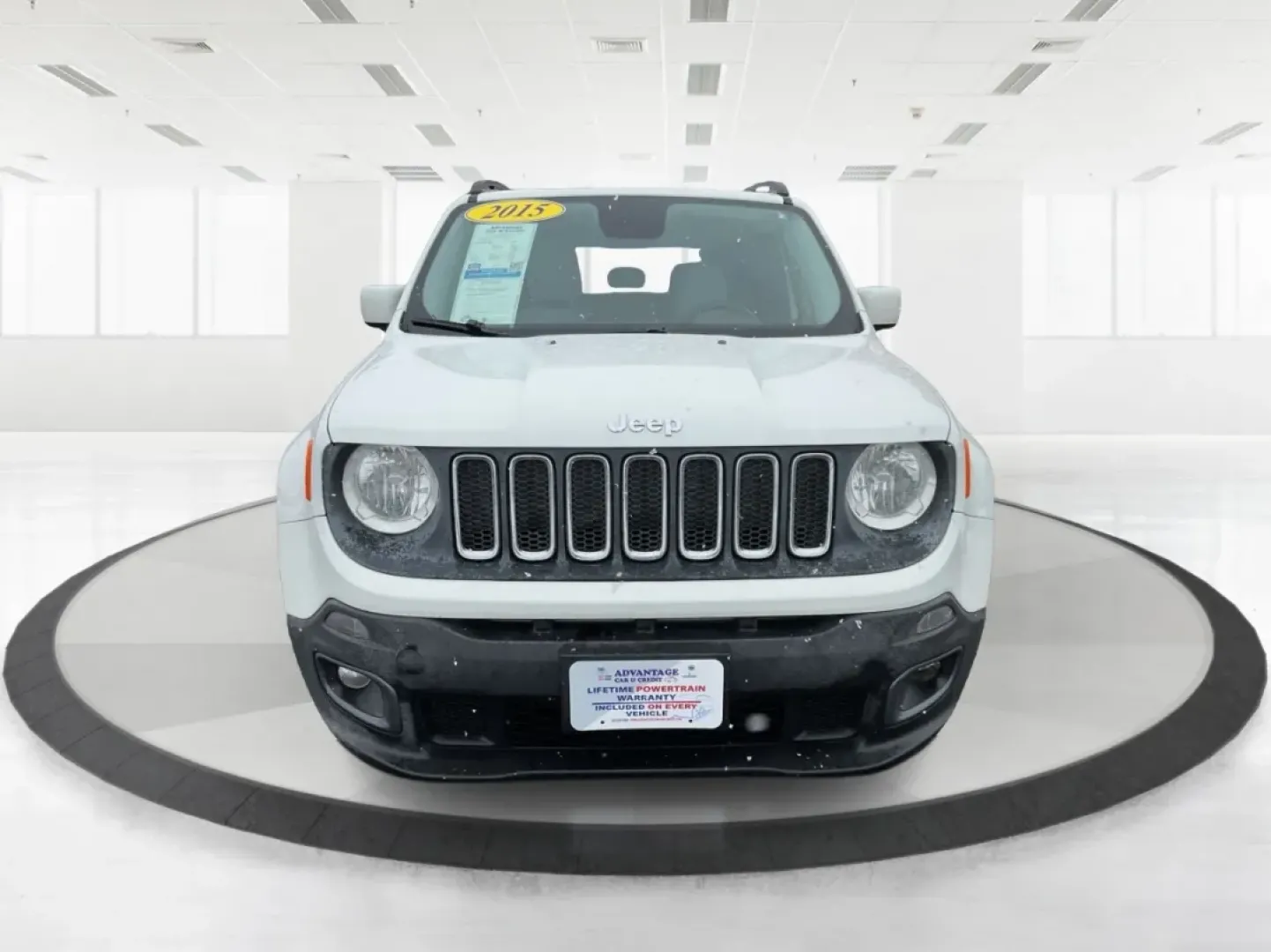 2015 Jeep Renegade Latitude (ZACCJBBT4FP) with an 2.4L L4 engine, 6-Speed Manual transmission, located at 1230 East Main St, Xenia, OH, 45385, (937) 908-9800, 39.688026, -83.910172 - Ready for a life that doesn't stop when the pavement ends? This 2015 Jeep Renegade Latitude 4WD in Alpine White is built for the Xenia lifestyle-weekday commutes down US-35, quick runs to grocery stores near downtown, and spontaneous weekend getaways to Caesar Creek State Park or John Bryan State Pa - Photo#7