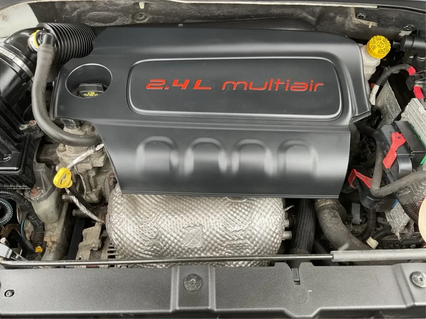 2015 Jeep Renegade Latitude (ZACCJBBT4FP) with an 2.4L L4 engine, 6-Speed Manual transmission, located at 1230 East Main St, Xenia, OH, 45385, (937) 908-9800, 39.688026, -83.910172 - Ready for a life that doesn't stop when the pavement ends? This 2015 Jeep Renegade Latitude 4WD in Alpine White is built for the Xenia lifestyle-weekday commutes down US-35, quick runs to grocery stores near downtown, and spontaneous weekend getaways to Caesar Creek State Park or John Bryan State Pa - Photo#11