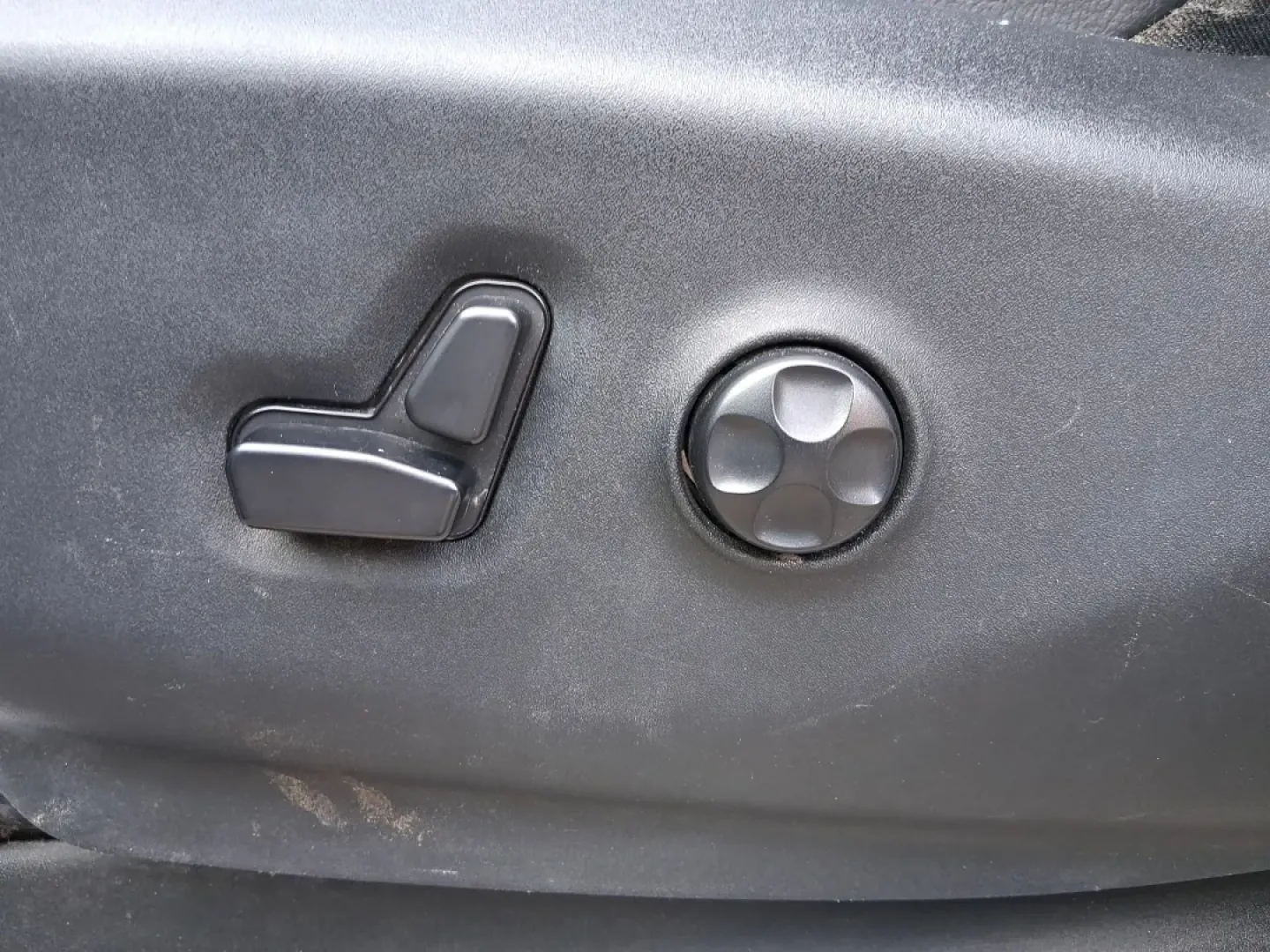 2017 Chrysler Pacifica Touring-L Plus (2C4RC1EG7HR) with an Pentastar 3.6L V-6 DOHC engine, 9A transmission, located at 1951 S Dayton Lakeview Rd., New Carlisle, OH, 45344, (937) 908-9800, 39.890999, -84.050255 - Load up the kids, the gear, and the playlist-this 2017 Chrysler Pacifica Touring-L Plus is built for real life in New Carlisle, from school drop-offs and long commutes to weekend trips out toward Buck Creek State Park. If you've been hunting for a comfortable, family-ready passenger van with premium - Photo#17