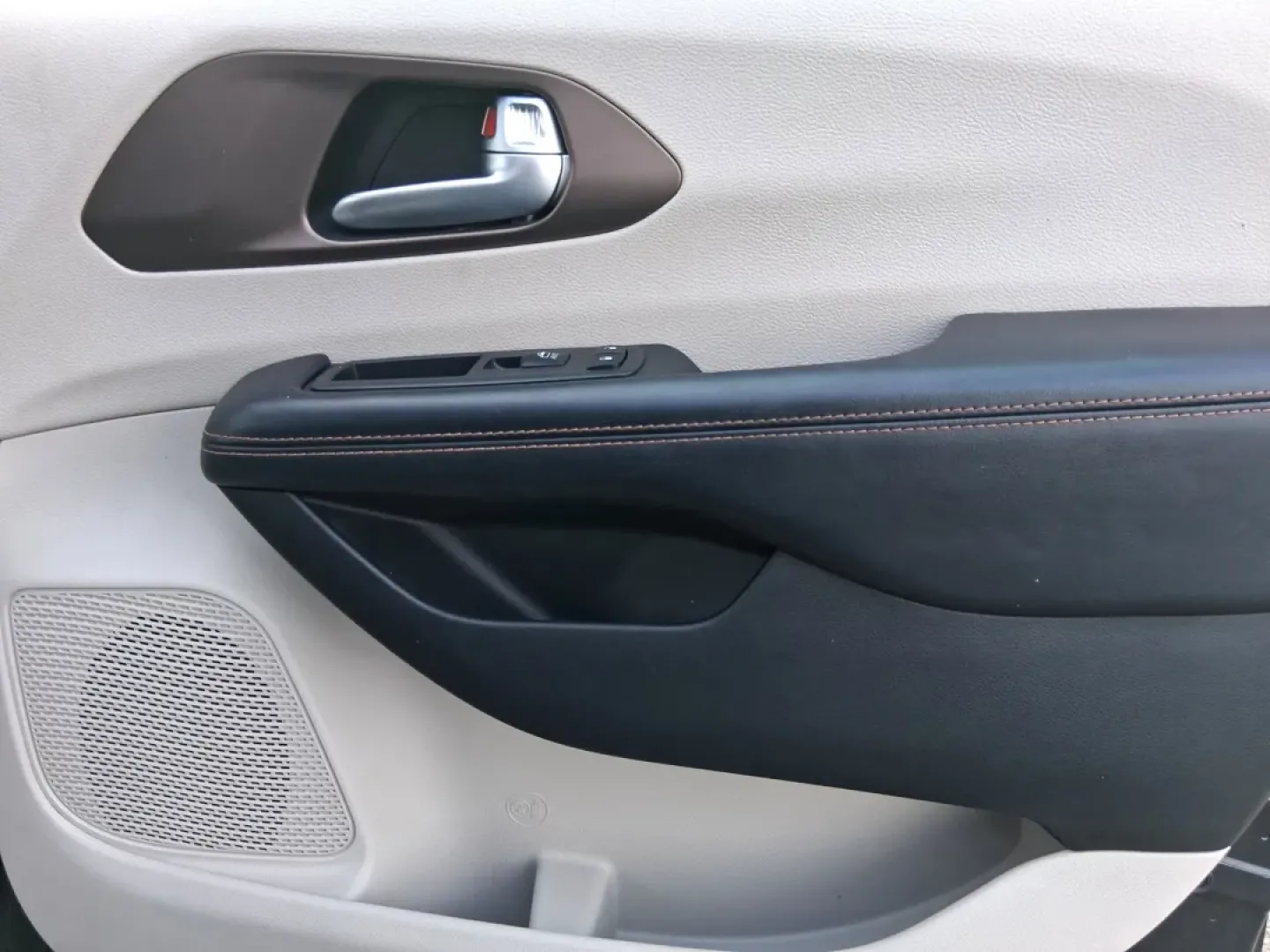 2017 Chrysler Pacifica Touring-L Plus (2C4RC1EG7HR) with an Pentastar 3.6L V-6 DOHC engine, 9A transmission, located at 1951 S Dayton Lakeview Rd., New Carlisle, OH, 45344, (937) 908-9800, 39.890999, -84.050255 - Load up the kids, the gear, and the playlist-this 2017 Chrysler Pacifica Touring-L Plus is built for real life in New Carlisle, from school drop-offs and long commutes to weekend trips out toward Buck Creek State Park. If you've been hunting for a comfortable, family-ready passenger van with premium - Photo#19