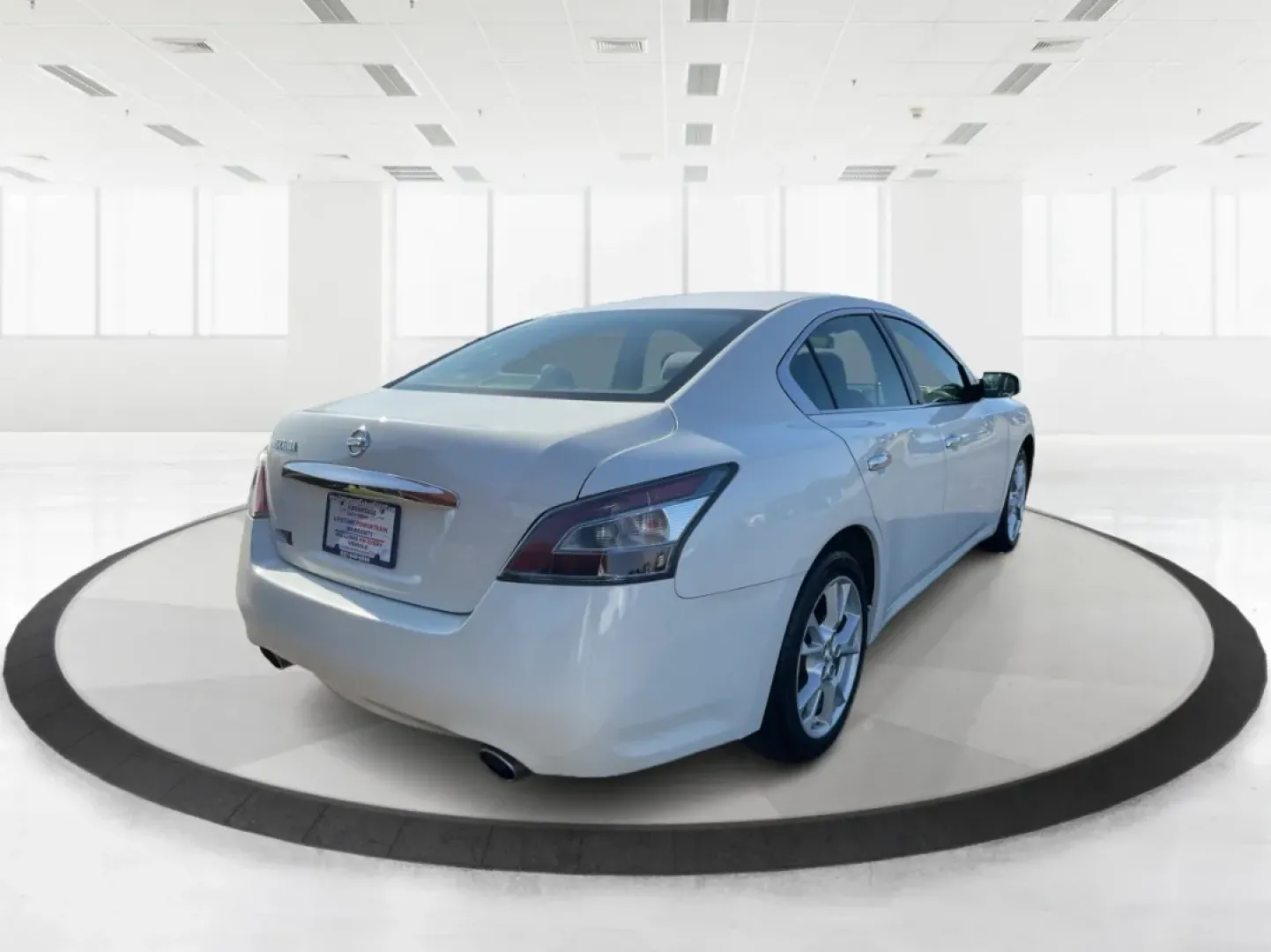 2014 Nissan Maxima 3.5 S (1N4AA5AP5EC) with an VQ 3.5L V-6 DOHC engine, located at 401 Woodman Dr, Riverside, OH, 45431, (937) 908-9800, 39.760899, -84.123421 - **Experience Comfort and Style with the 2014 Nissan Maxima-Your Ideal Sedan for Everyday Adventures!**<br /> <br /> Are you looking for a reliable sedan that combines luxury, performance, and practicality? The 2014 Nissan Maxima, available now at Advantage Car and Credit in Fairborn, OH, is the perf - Photo#2