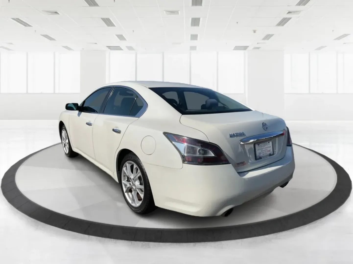 2014 Nissan Maxima 3.5 S (1N4AA5AP5EC) with an VQ 3.5L V-6 DOHC engine, located at 401 Woodman Dr, Riverside, OH, 45431, (937) 908-9800, 39.760899, -84.123421 - **Experience Comfort and Style with the 2014 Nissan Maxima-Your Ideal Sedan for Everyday Adventures!**<br /> <br /> Are you looking for a reliable sedan that combines luxury, performance, and practicality? The 2014 Nissan Maxima, available now at Advantage Car and Credit in Fairborn, OH, is the perf - Photo#4