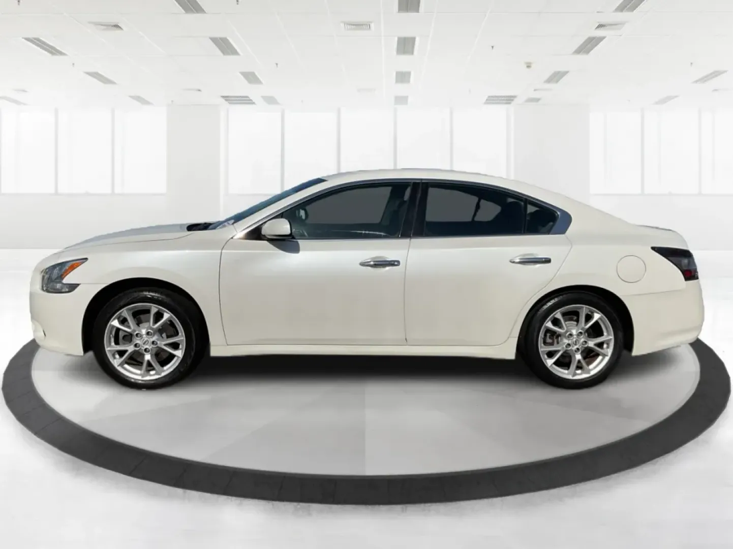 2014 Nissan Maxima 3.5 S (1N4AA5AP5EC) with an VQ 3.5L V-6 DOHC engine, located at 401 Woodman Dr, Riverside, OH, 45431, (937) 908-9800, 39.760899, -84.123421 - **Experience Comfort and Style with the 2014 Nissan Maxima-Your Ideal Sedan for Everyday Adventures!**<br /> <br /> Are you looking for a reliable sedan that combines luxury, performance, and practicality? The 2014 Nissan Maxima, available now at Advantage Car and Credit in Fairborn, OH, is the perf - Photo#5