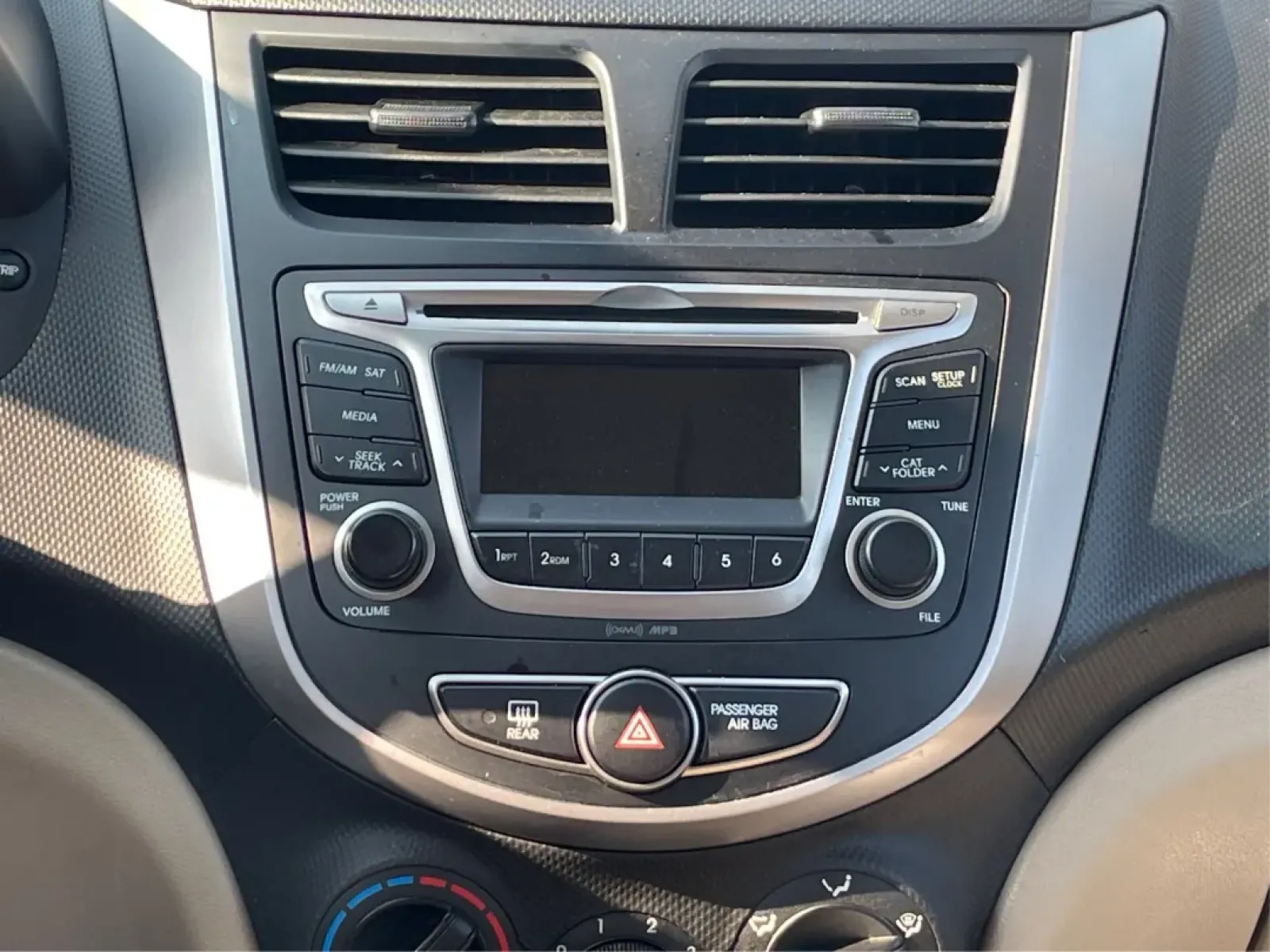 2017 Hyundai Accent SE 4-Door 6A (KMHCT4AE7HU) with an 1.6L L4 DOHC 16V engine, 6-Speed Automatic transmission, located at 401 Woodman Dr, Riverside, OH, 45431, (937) 908-9800, 39.760899, -84.123421 - Are you searching for a reliable, budget-friendly vehicle that accommodates your busy lifestyle? Look no further than Advantage Car and Credit in Fairborn, OH! We specialize in providing top-notch used vehicles with flexible financing options tailored to fit your needs. Our 2017 Hyundai Accent SE is - Photo#13
