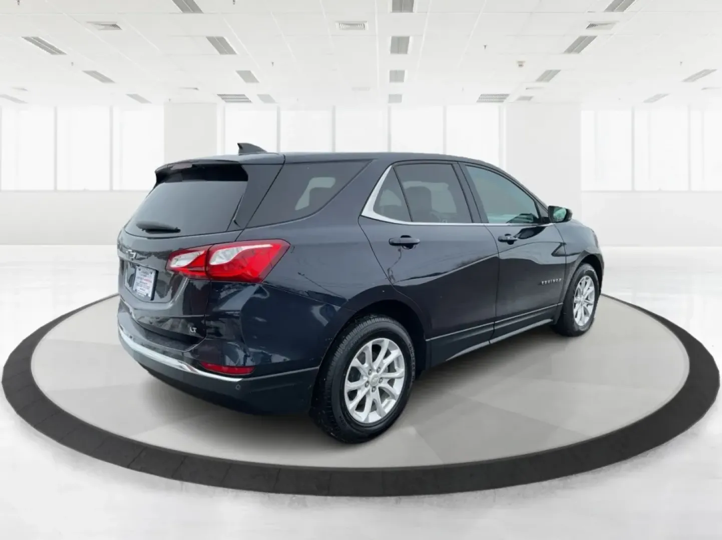 2020 Chevrolet Equinox FWD LT 1.5L Turbo (3GNAXKEV3LS) with an 1.5L I-4 gasoline direct injection engine, 6A transmission, located at 880 E. National Road, Vandalia, OH, 45377, (937) 908-9800, 39.891918, -84.183594 - Picture your next week: a smooth I75 commute, school drop-offs with room for backpacks and groceries, and an easy weekend escape to the National Museum of the U.S. Air Force-without driving something bulky or hard on fuel. This 2020 Chevrolet Equinox LT is the kind of practical, comfortable SUV that - Photo#2